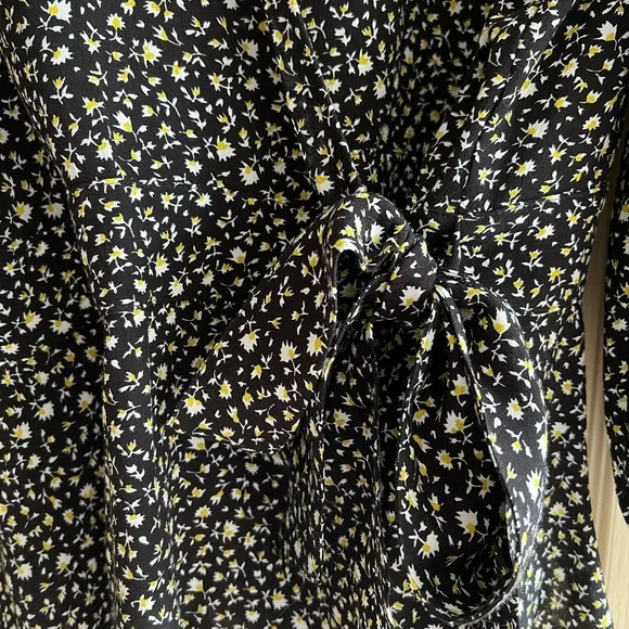 Banana Republic peplum wrap blouse, size L - Picture 2 of 4